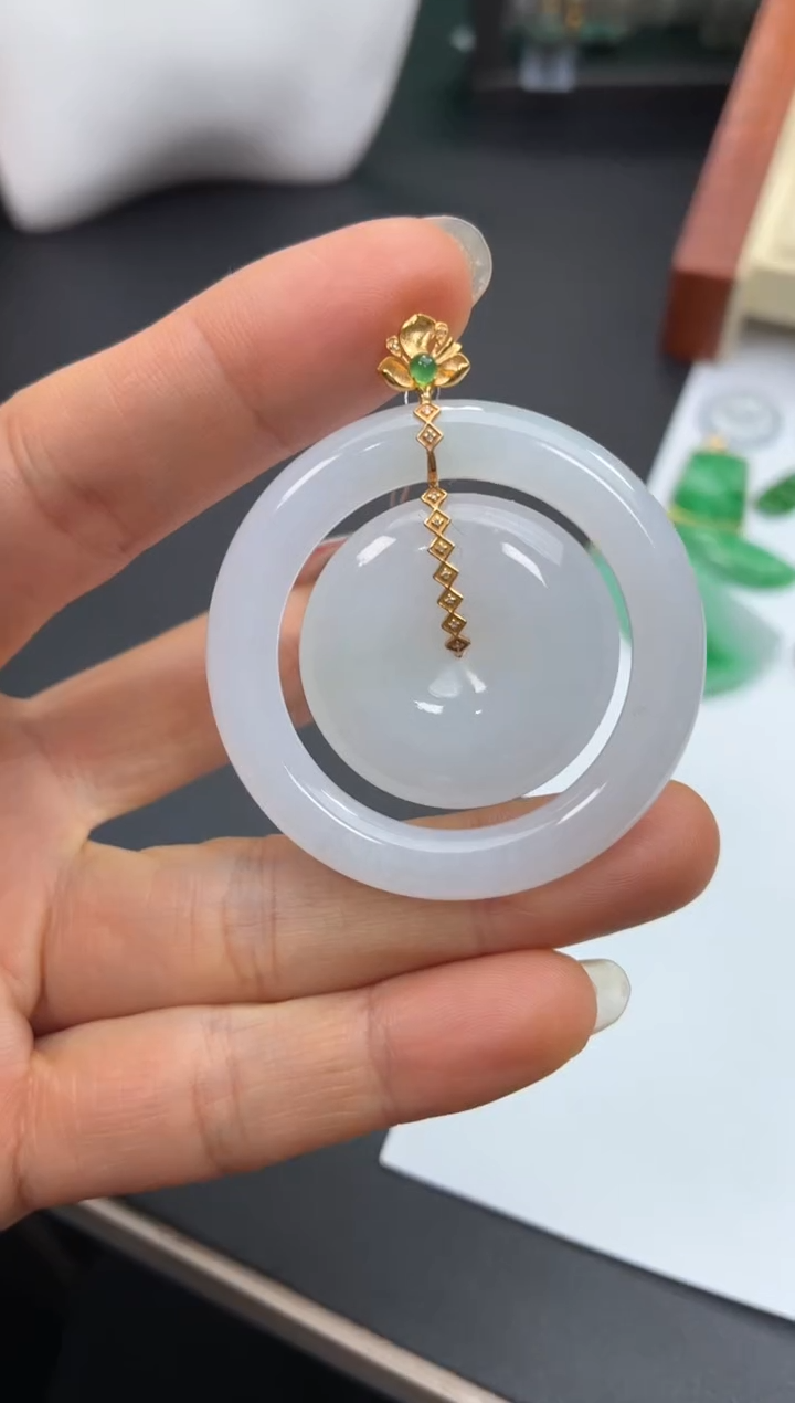 颈饰18K金镶嵌翡翠天然翡翠A货