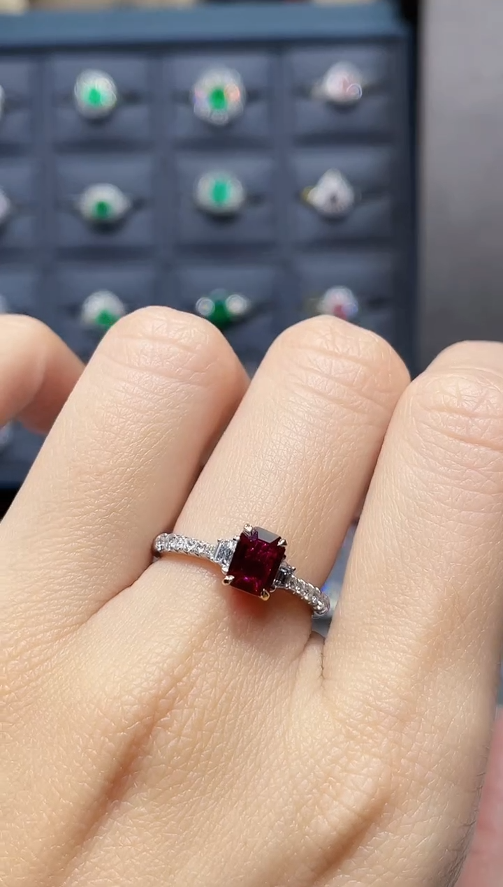 【闪购商品】红宝石戒指18K金镶嵌0.88克拉/无烧