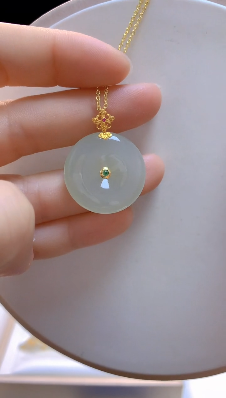 和田玉18K金镶嵌吊坠(赠链)平安扣