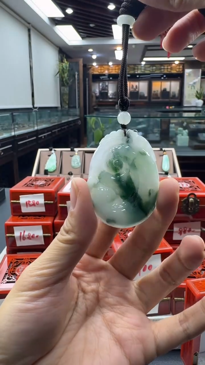颈饰未镶嵌翡翠如意