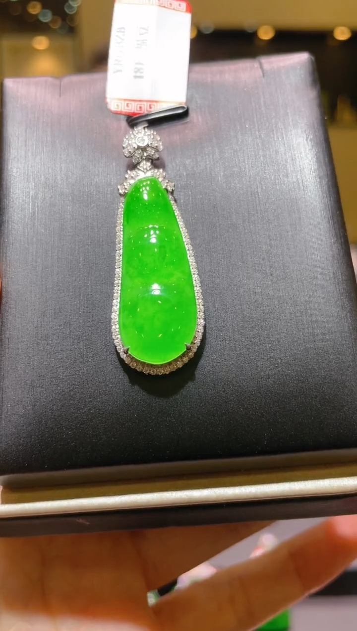 【闪购商品】翡翠吊坠(赠链)18K金镶嵌A40