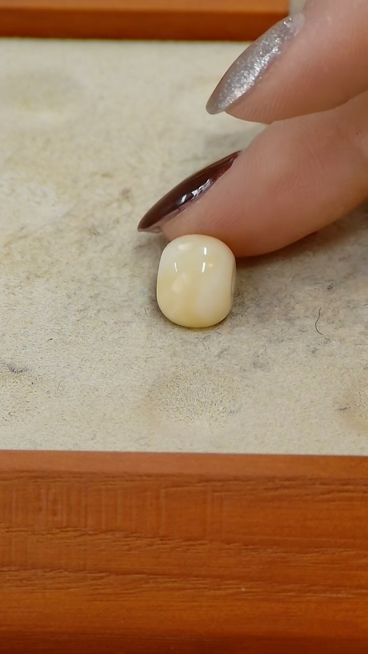 【闪购商品】蜜蜡裸石未镶嵌俄料微瑕10.7*8.4MM0.623克