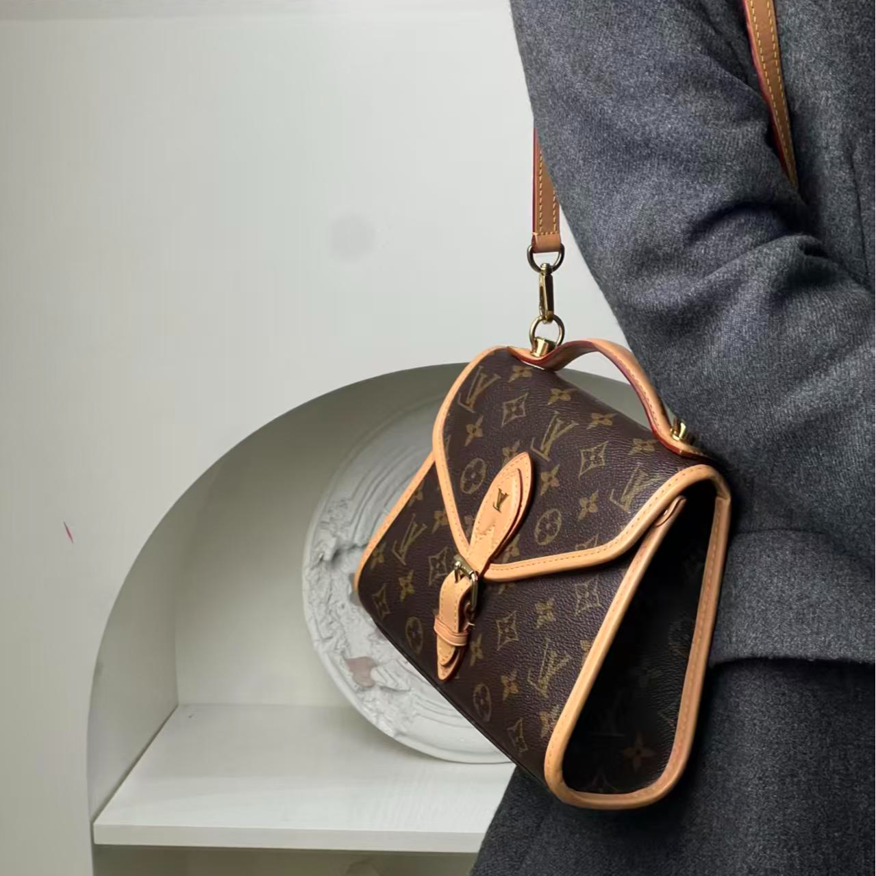 95新 LouisVuitton/路易威登 ivy老花邮差/严选