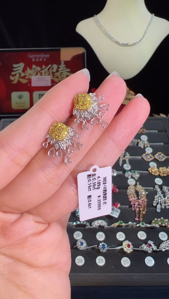 【闪购商品】钻石耳饰18K金镶嵌BE12279#-W+Y#184