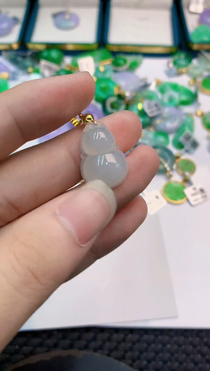 翡翠未镶嵌颈饰        1