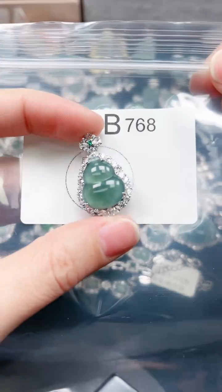 【闪购商品】翡翠颈饰未镶嵌768赠皮绳