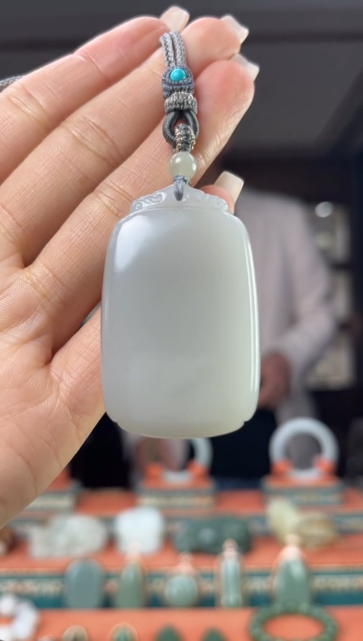 颈饰未镶嵌和田玉佩佩