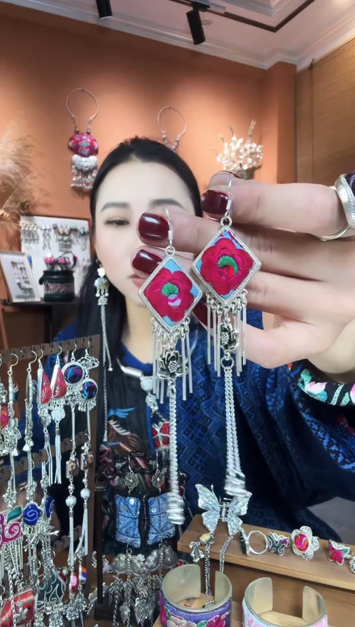 【闪购商品】刺绣纯手工民族风耳环