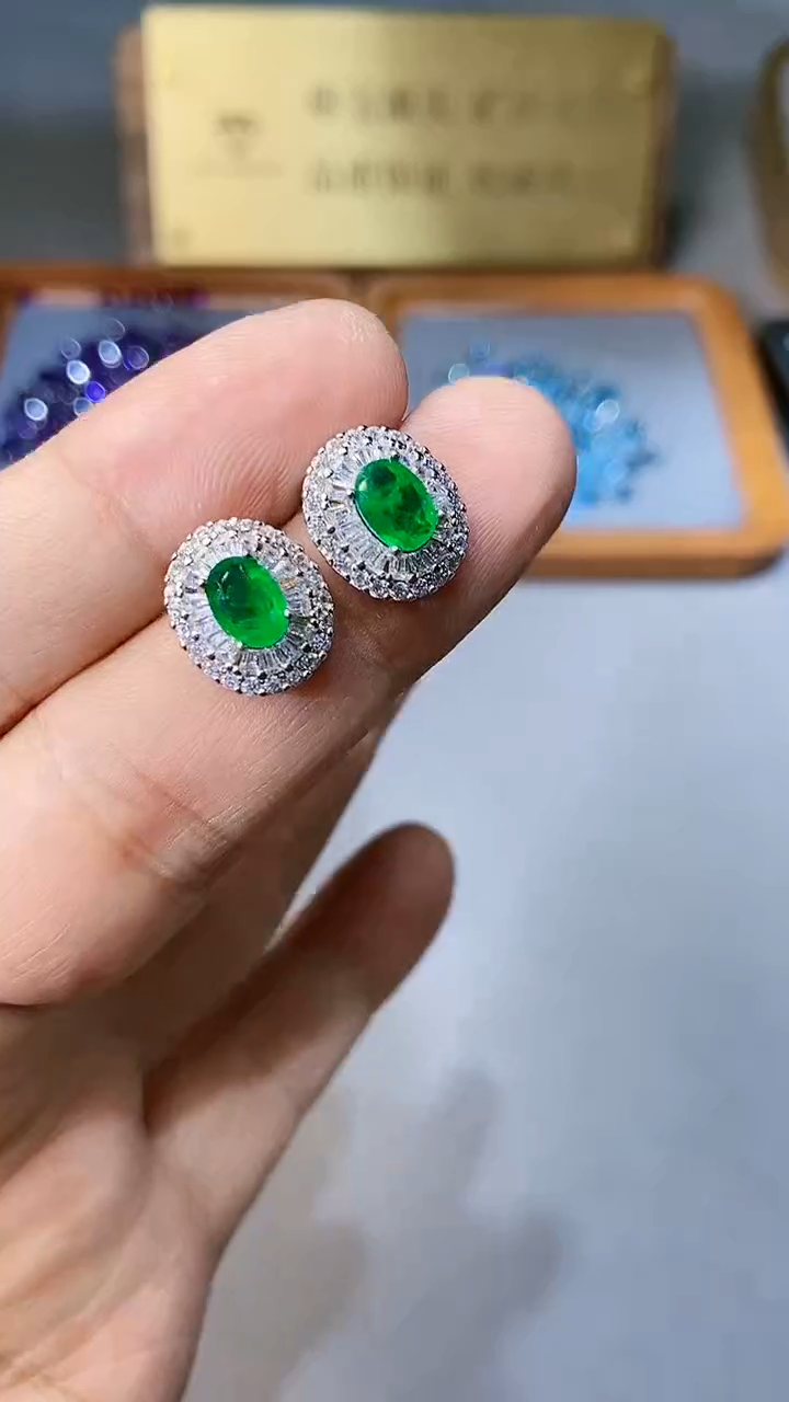 【闪购商品】祖母绿耳饰银S925镶嵌1564