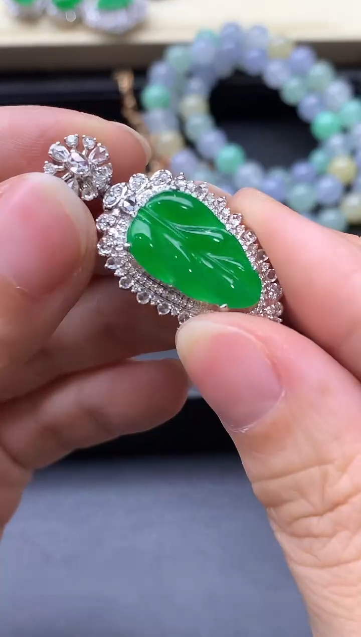 颈饰18K金镶嵌翡翠841-中国好珍宝