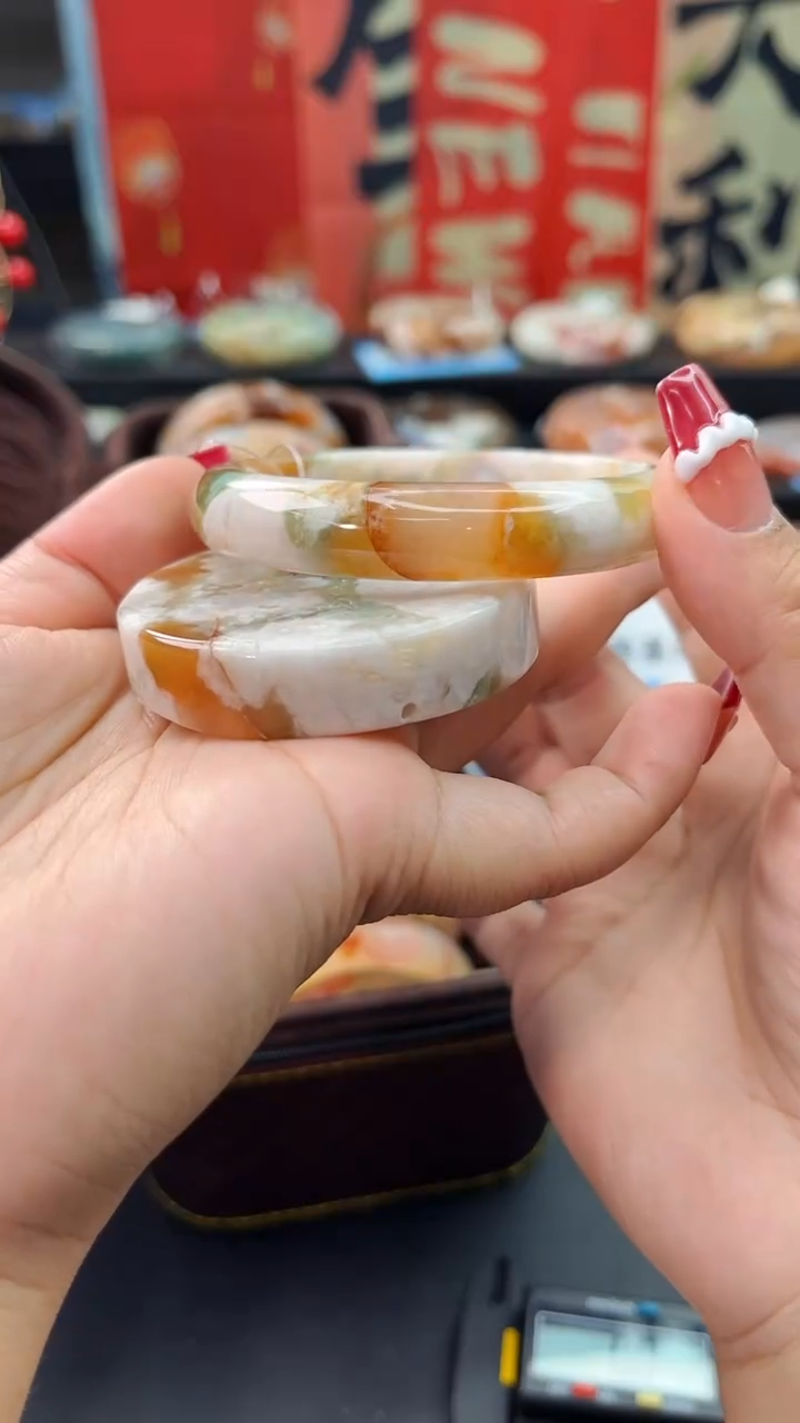 【闪购商品】石英质玉手镯未镶嵌赠送镯心（57圈口）