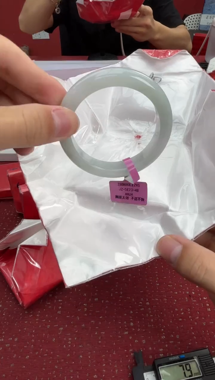 翡翠手镯未镶嵌8手镯
