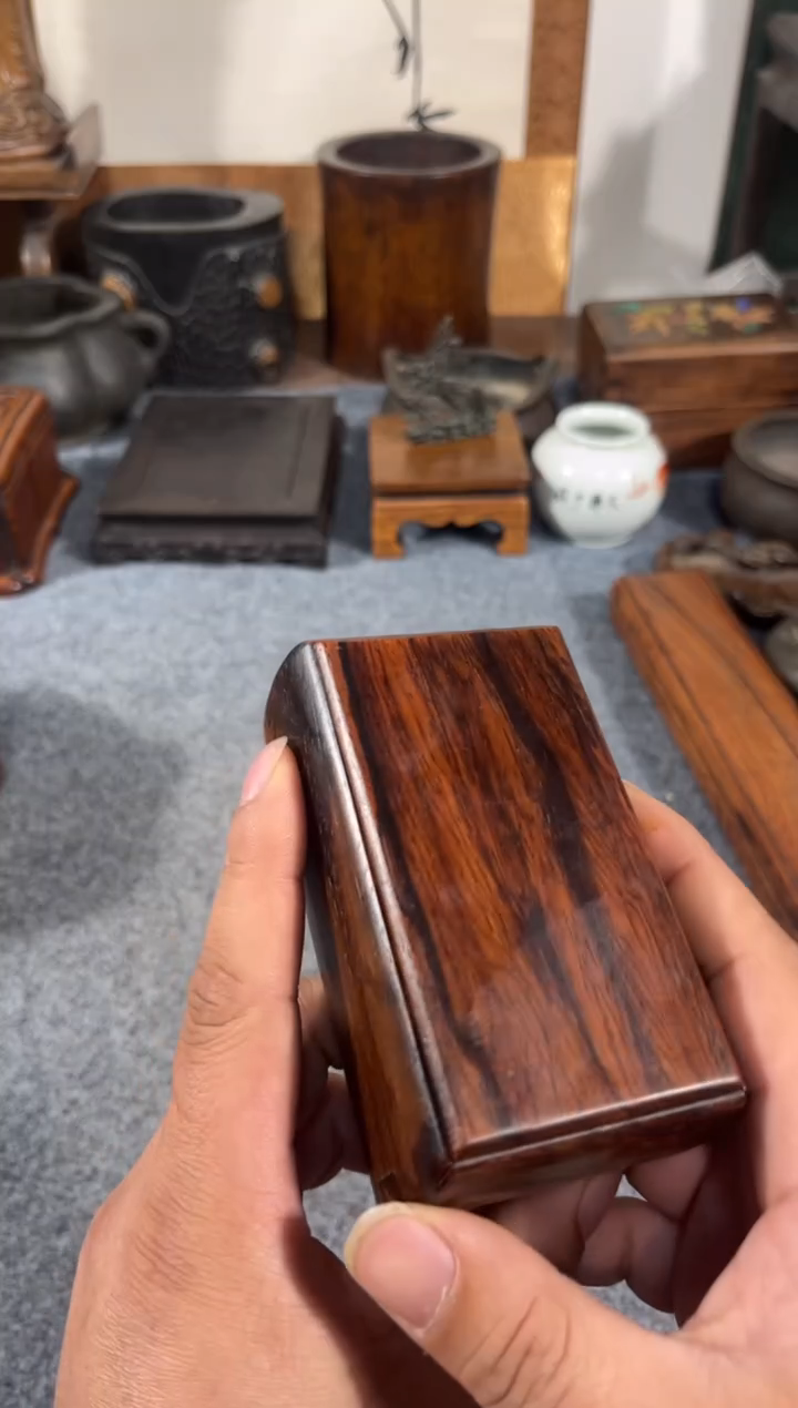 【闪购商品】贡木非常漂亮大气的小盒