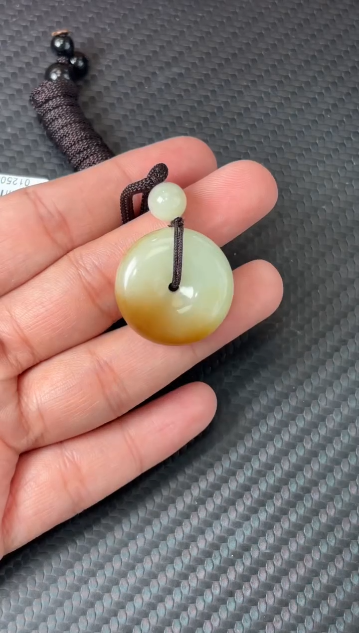 吊坠(赠链)未镶嵌和田玉且末金山微色差hj