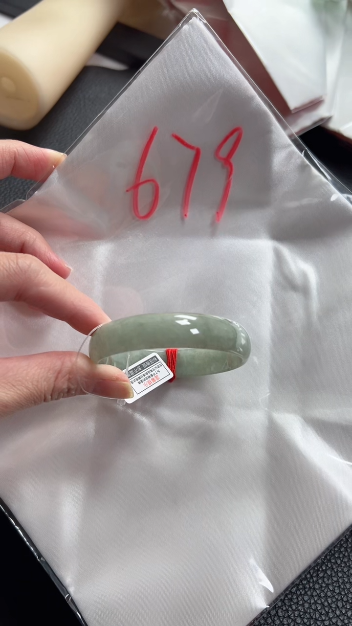 【闪购商品】翡翠手镯未镶嵌圈口53葡萄绿