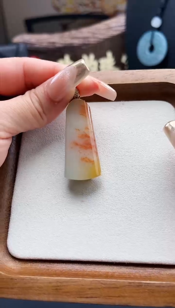 【闪购商品】翡翠颈饰18K金镶嵌吊坠