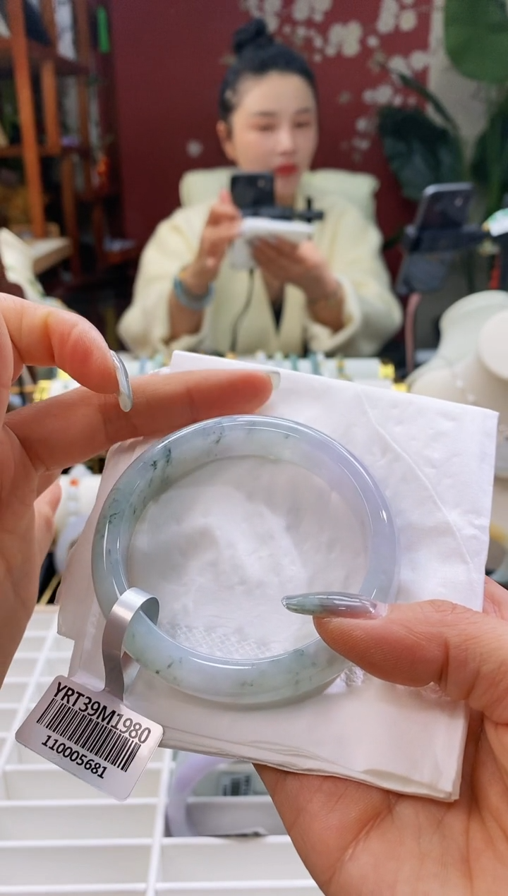 【闪购商品】翡翠手镯未镶嵌67糯冰飘花5758/12.8*7.7