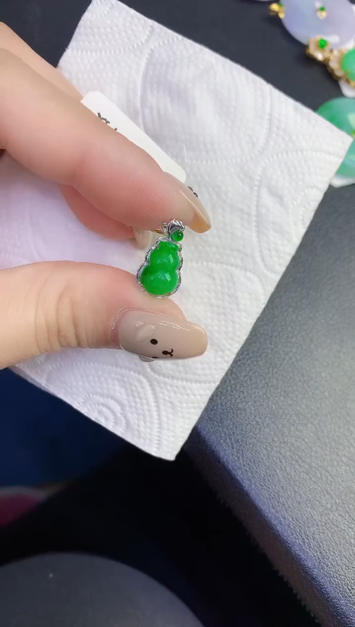 颈饰18K金镶嵌翡翠缅甸天然翡翠A货