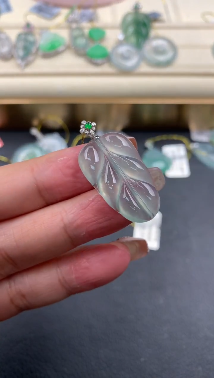 【闪购商品】翡翠颈饰18K金镶嵌D980      