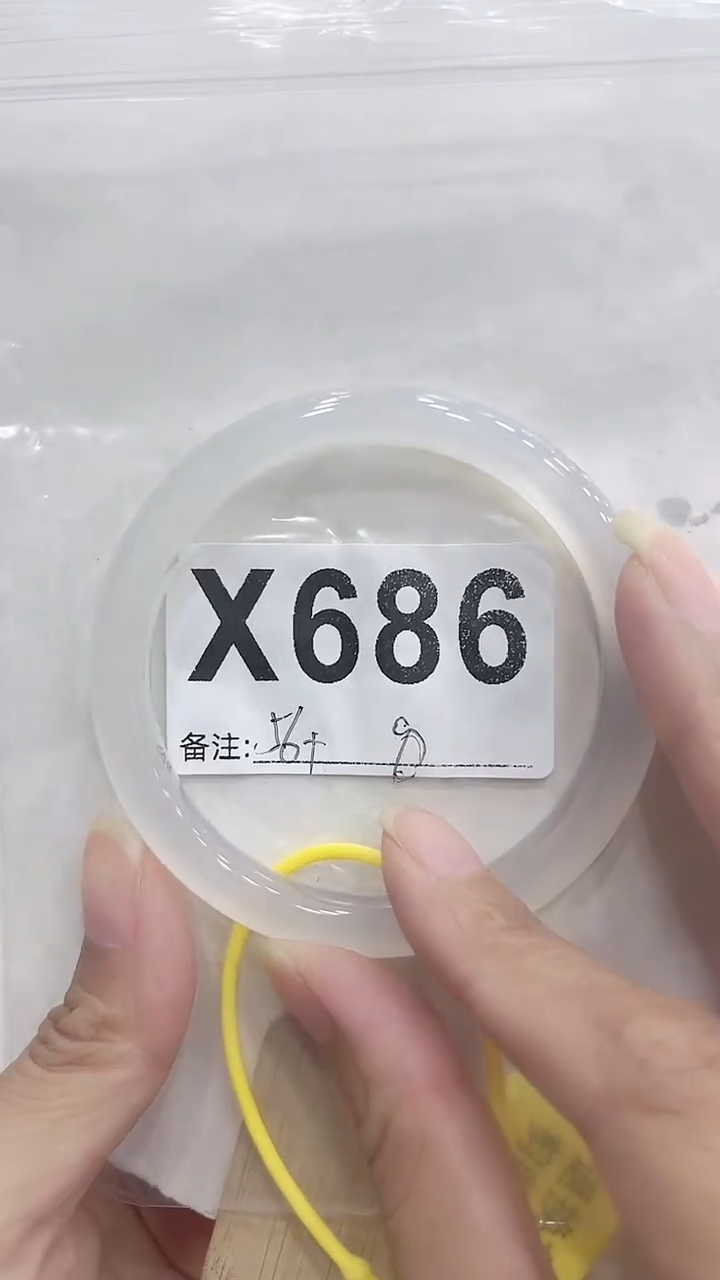 玛瑙/玉髓手镯未镶嵌X686