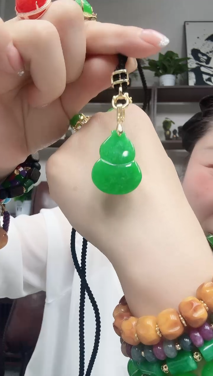 吊坠(赠链)未镶嵌翡翠满绿葫芦吊坠