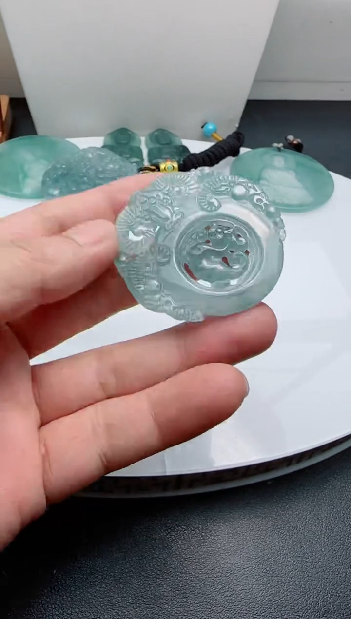 【闪购商品】翡翠颈饰未镶嵌三羊开泰多样性随机一件发货