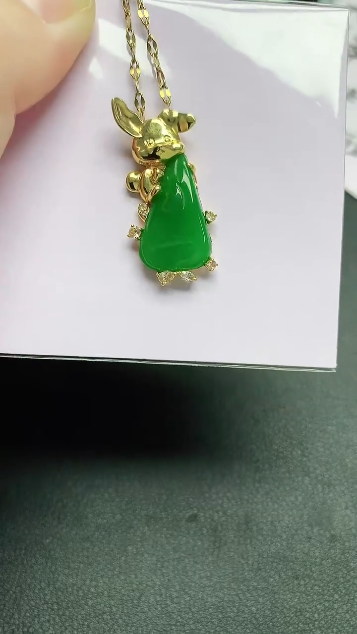 颈饰18K金镶嵌翡翠证书礼盒