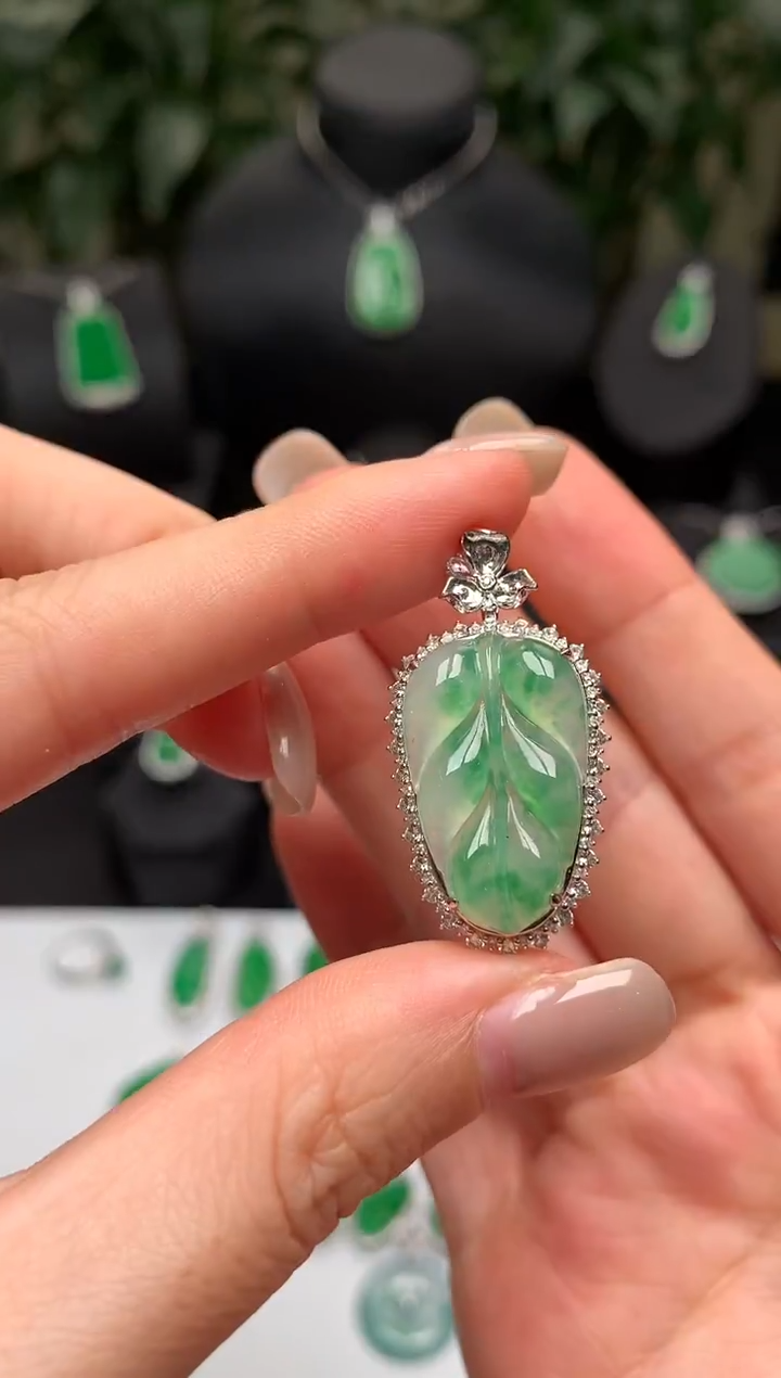 翡翠18K金镶嵌颈饰叶子