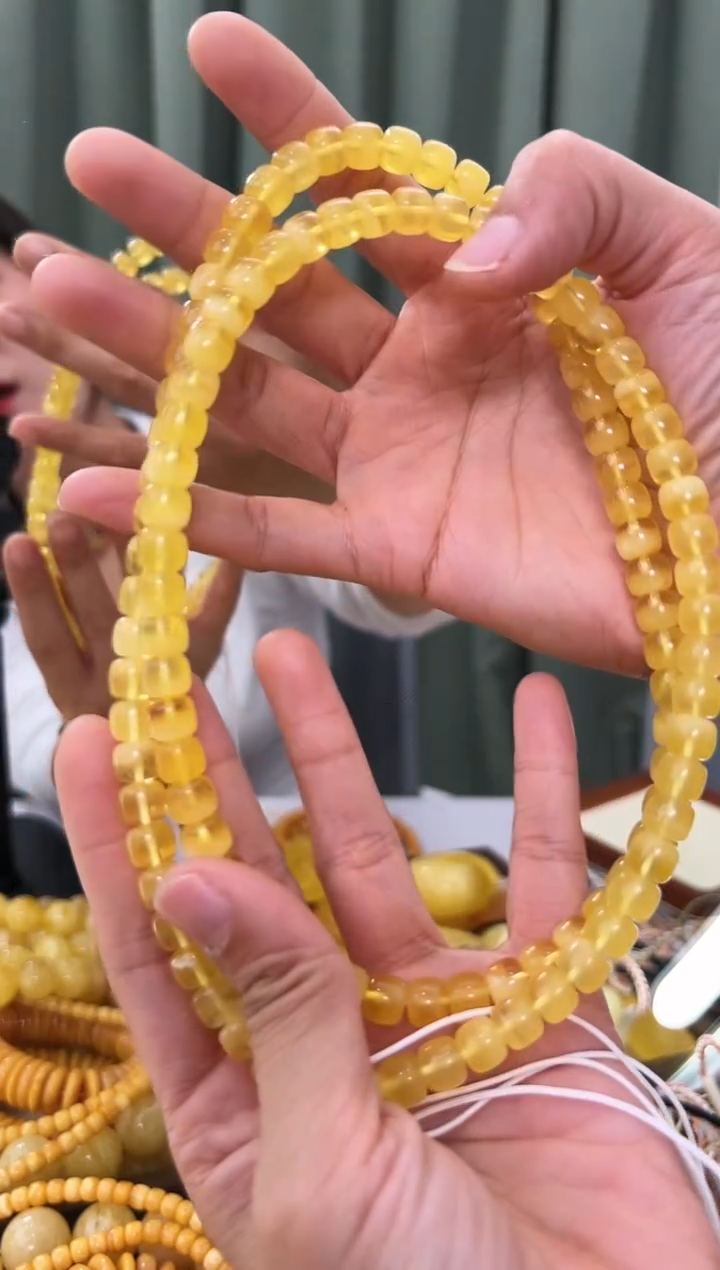 【闪购商品】琥珀裸石未镶嵌蜜蜡项链多样性发其中一个