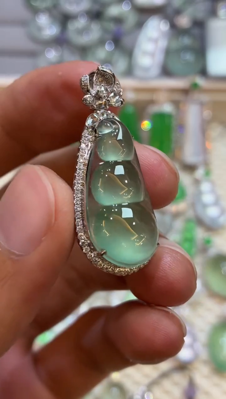 吊坠(不含链)18K金镶嵌翡翠豆子