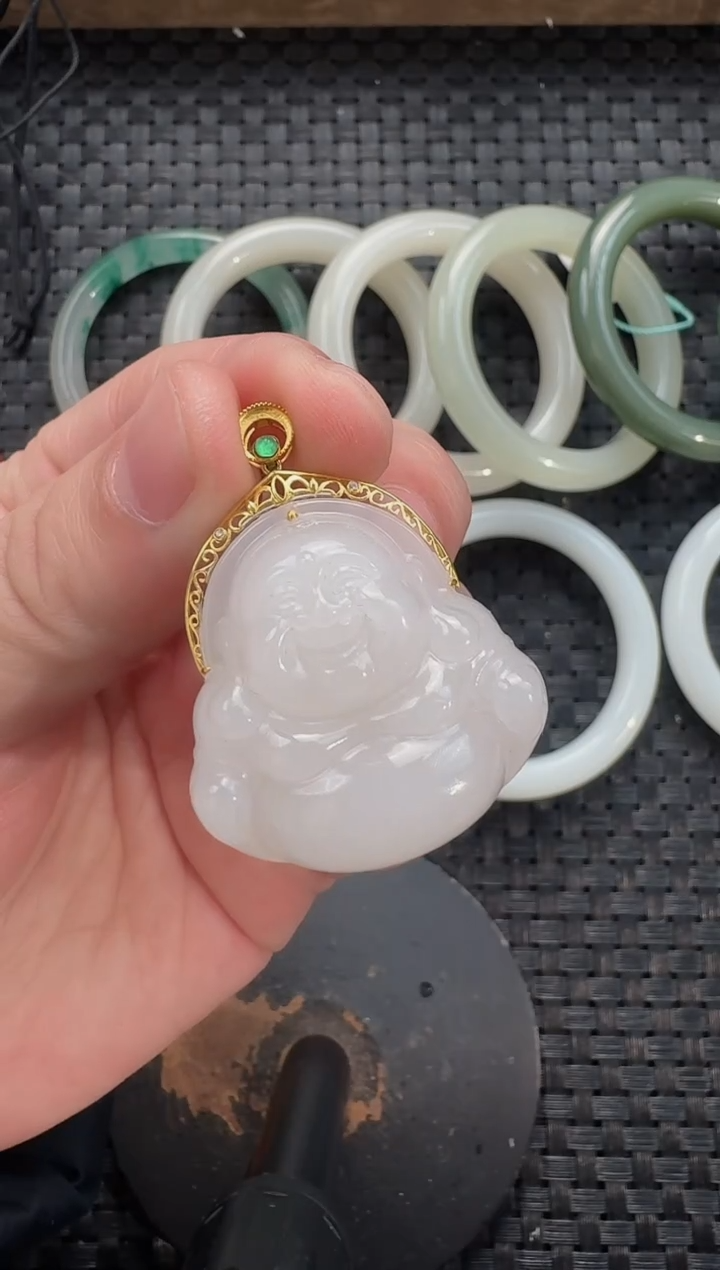 颈饰18K金镶嵌和田玉佛公