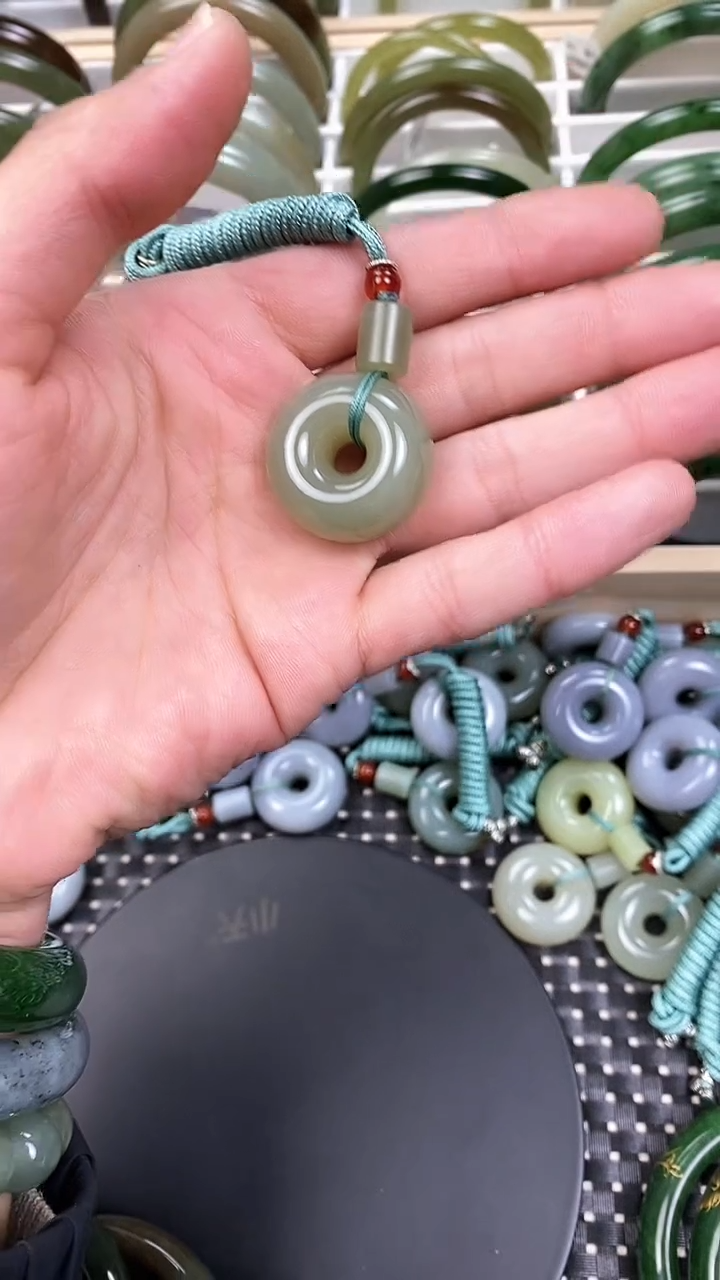 【闪购商品】和田玉手镯未镶嵌1