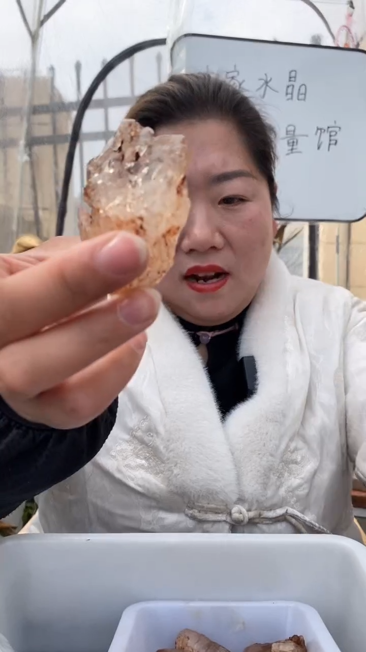 【闪购商品】水晶原石未镶嵌红泥骸骨D132