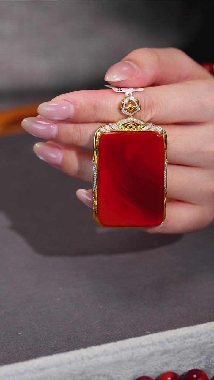 吊坠(不含链)18K金镶嵌南红玛瑙原矿D26