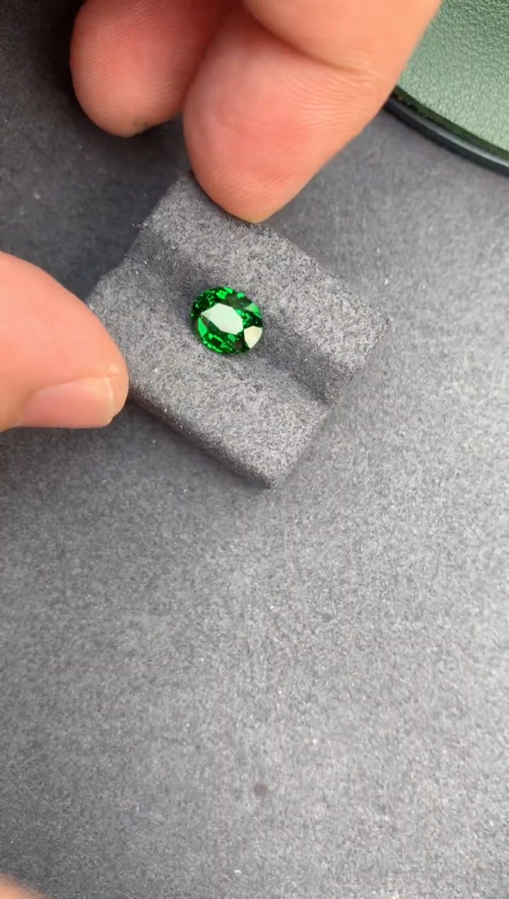 【闪购商品】石榴石裸石未镶嵌2ct沙弗莱