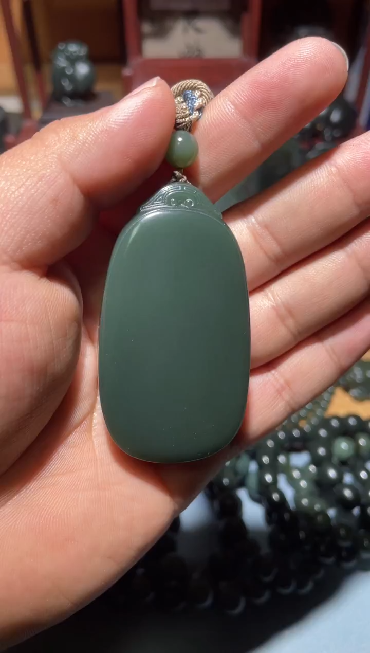 颈饰未镶嵌和田玉（青玉）1