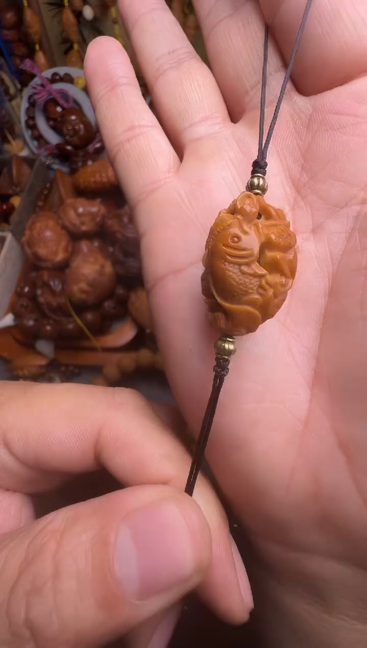 手串橄榄核?****?荷花鱼