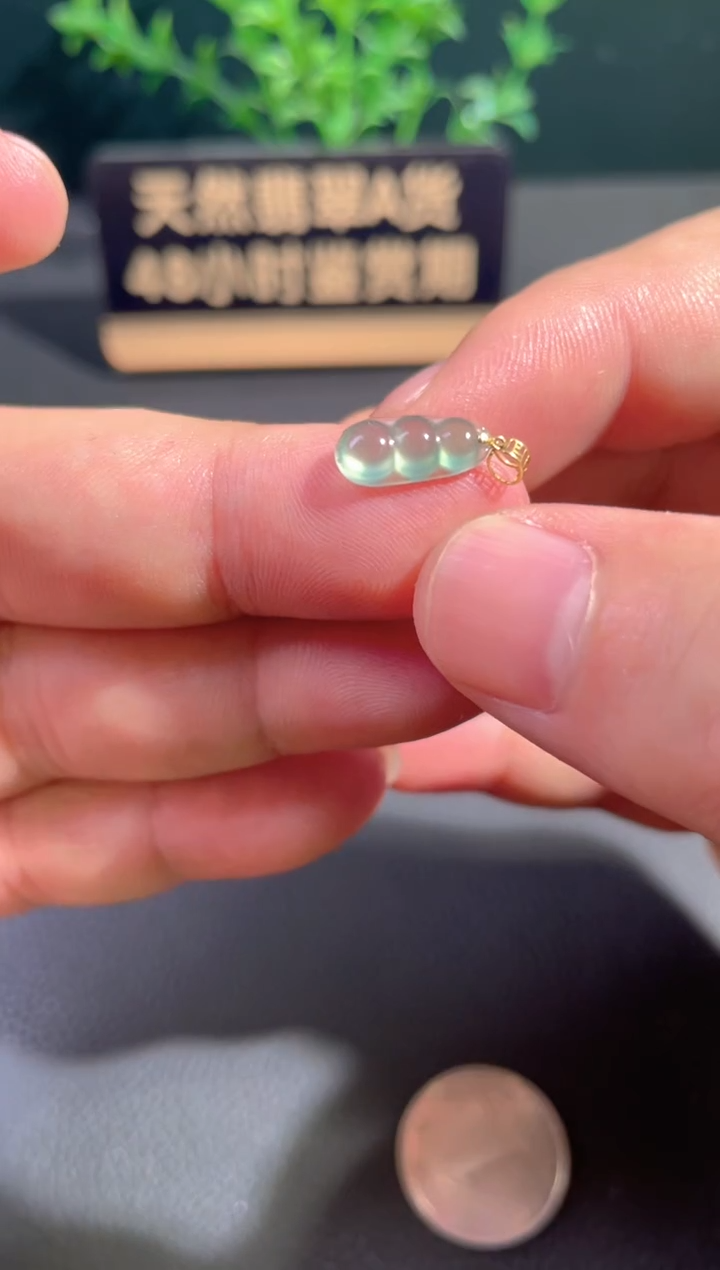 颈饰18K金镶嵌翡翠基地发货