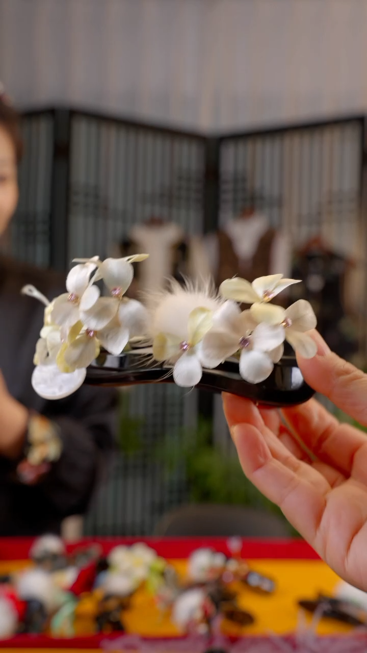 刺绣非遗绒花手工饰品