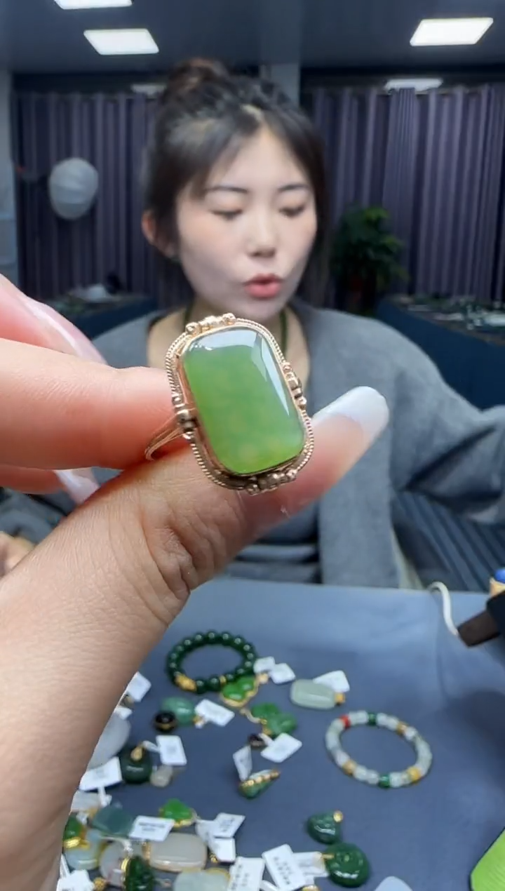 【闪购商品】和田玉戒指18K金镶嵌1