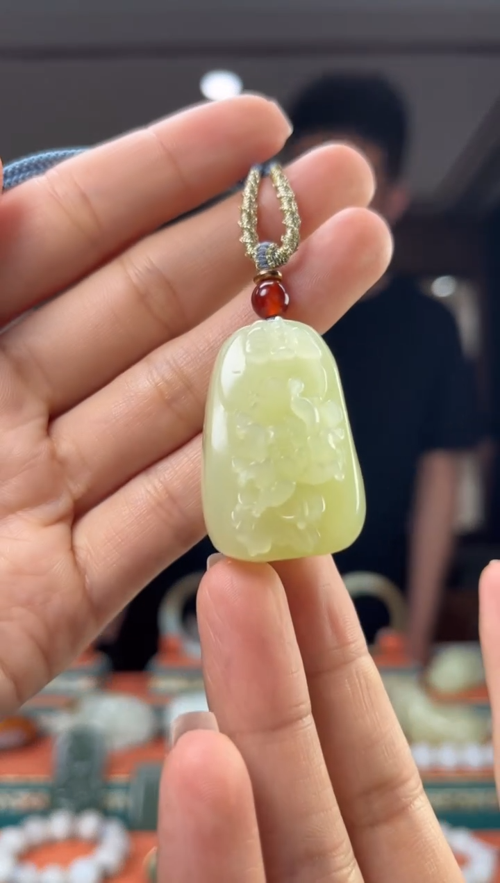 和田玉未镶嵌颈饰佩佩