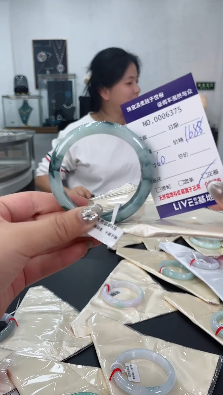 【闪购商品】翡翠手镯未镶嵌天然翡翠A货