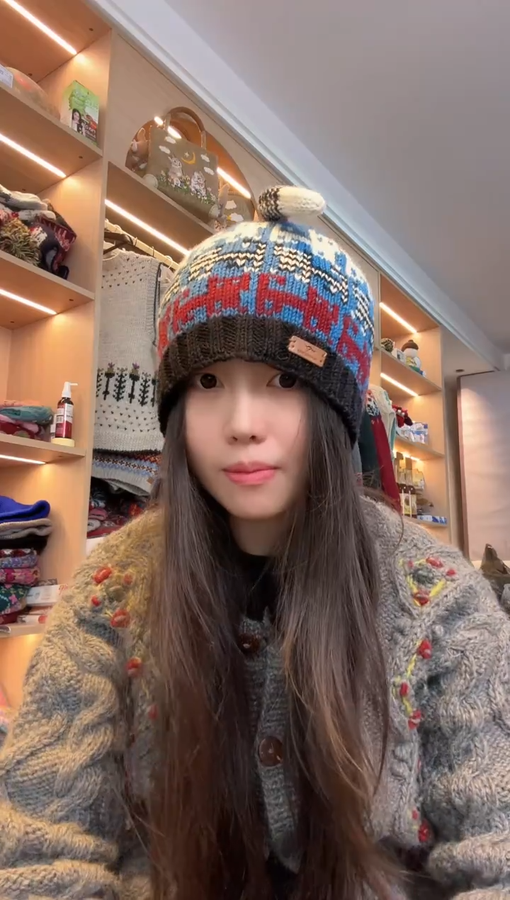 羊毛美利奴蓝色猫尾巴帽