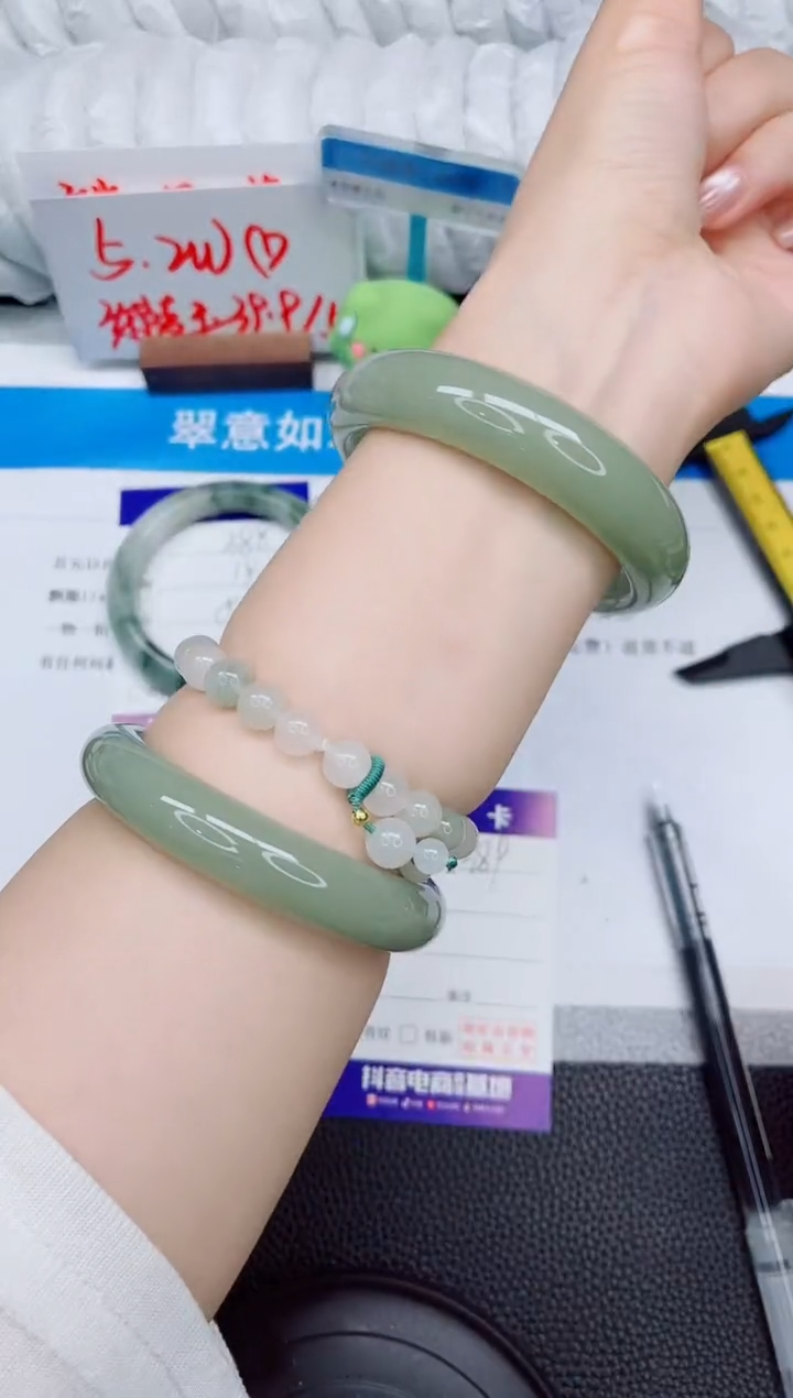 石英质玉手镯未镶嵌389-59.3