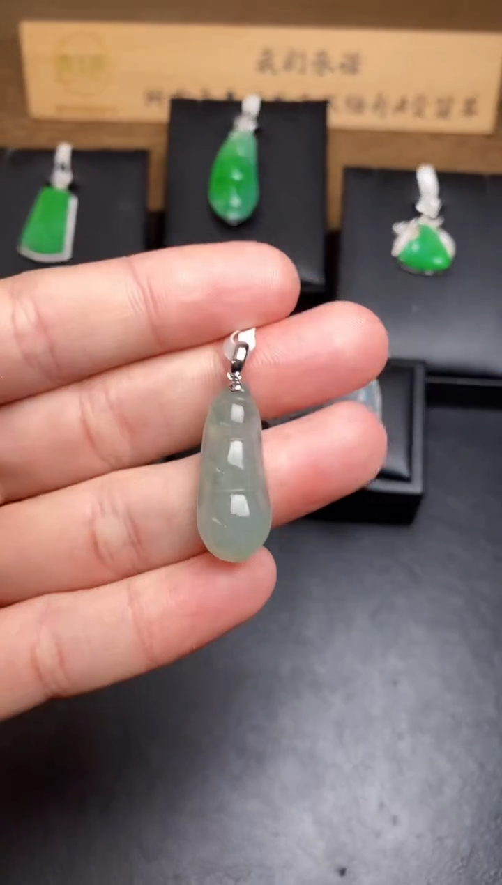 【闪购商品】翡翠颈饰18K金镶嵌翡翠