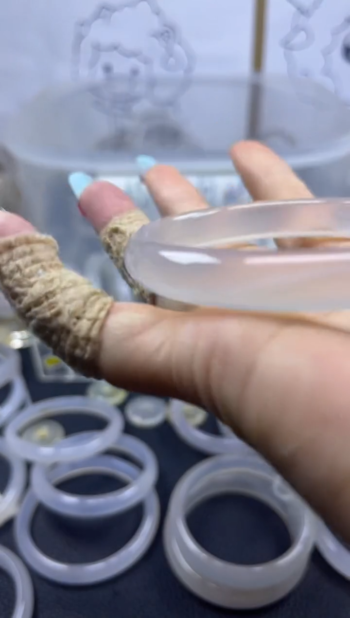 手镯玛瑙/玉髓未镶嵌恒**石1102