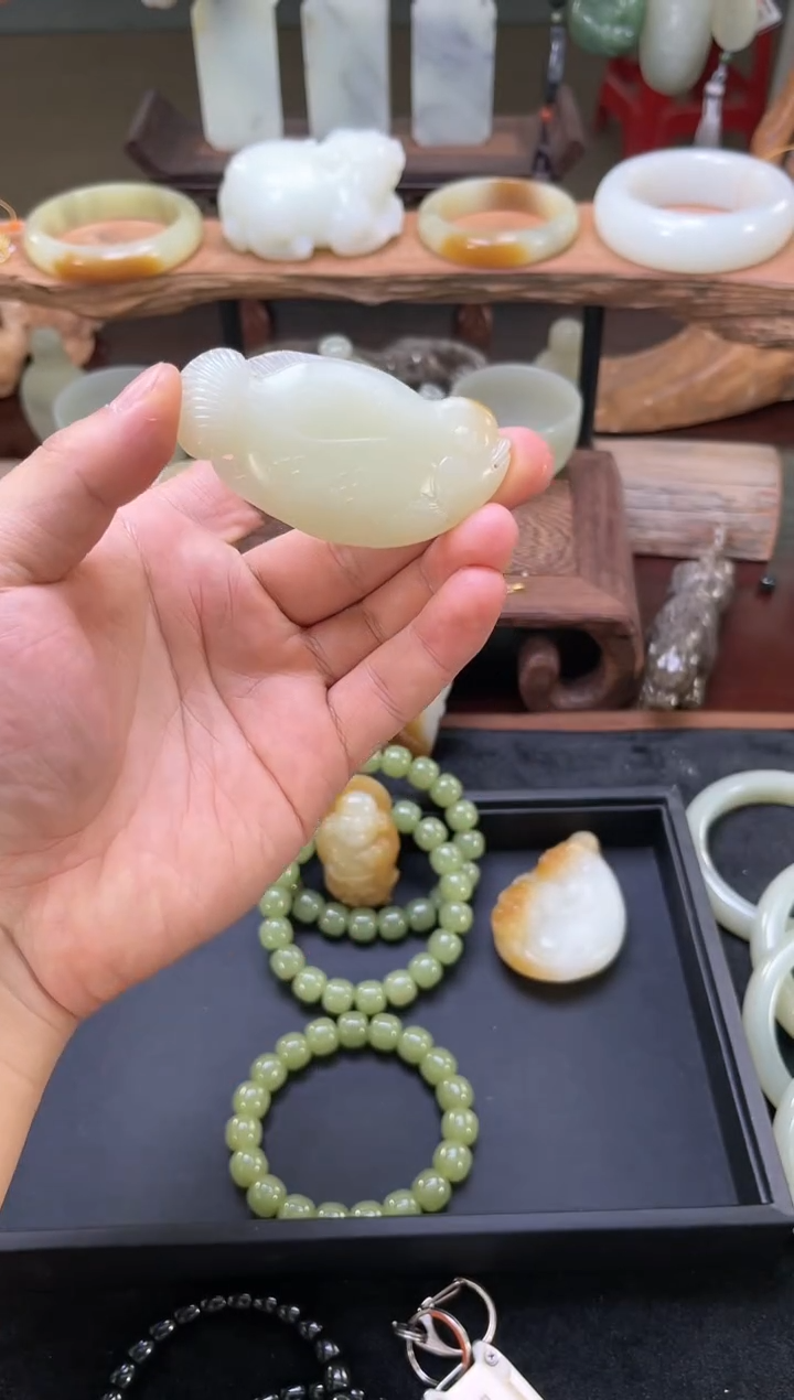 【闪购商品】和田玉吊坠未镶嵌且末金山糖白 鱼