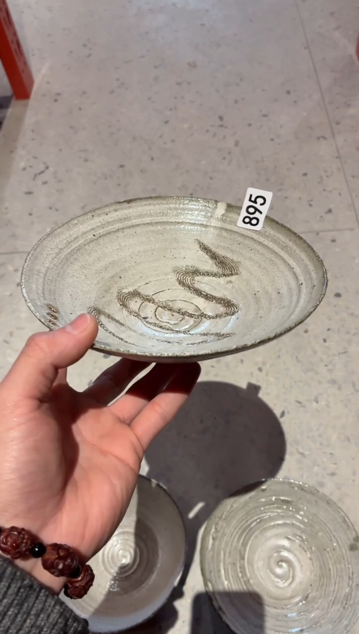 瓷片s****e895微瑕白粉引斗盘1个