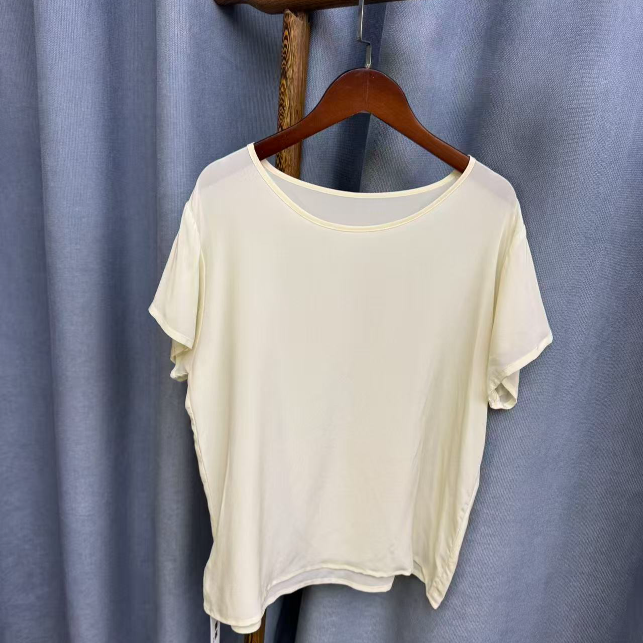 秋季新款休闲时尚圆领桑蚕丝短袖上衣女Z304