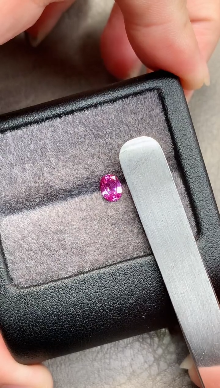 【闪购商品】彩色蓝宝石裸石未镶嵌0.69ct老烧薰衣草紫蓝宝zzh